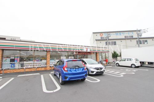 近くのセブンイレブン草加谷塚上町店まで430m（徒歩6分）