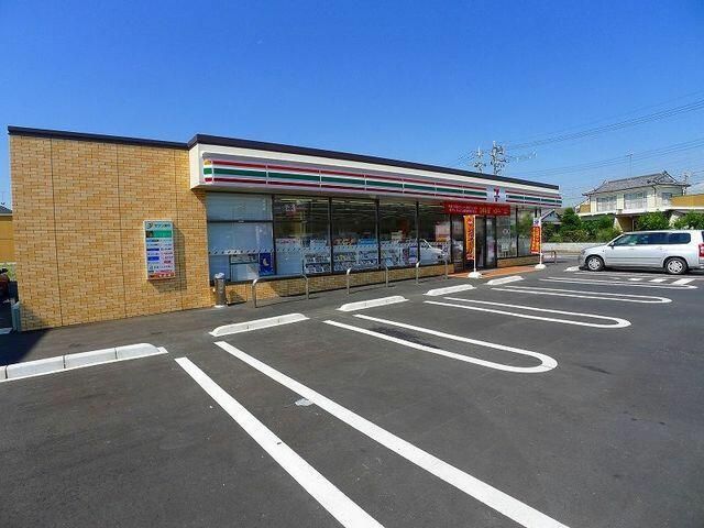 近くのコンビニまで286m（徒歩4分）