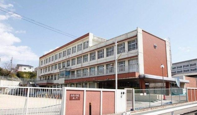 近くの名古屋市立西城小学校まで452m（徒歩6分）
