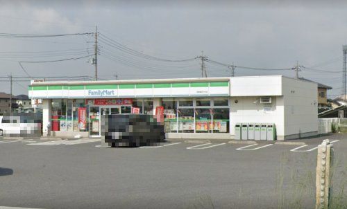 近くのファミリーマート 伊勢崎宮子町店まで443m（徒歩6分）