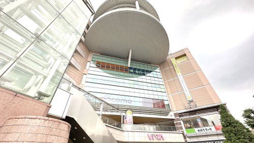 近くの聖蹟桜ヶ丘OPAまで5,455m(徒歩69分)