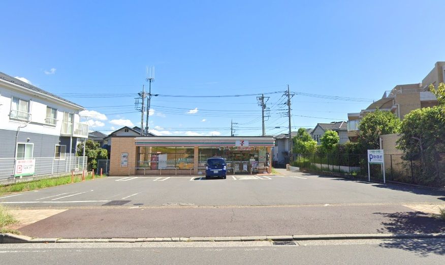 近くのコンビニまで776m（徒歩10分）