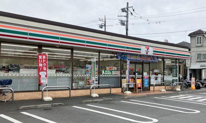 近くのコンビニまで46m（徒歩1分）