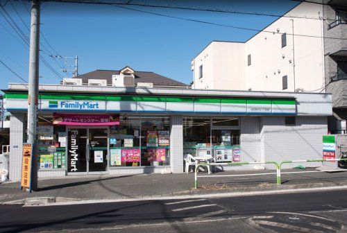 近くのファミリーマート北区西が丘一丁目店まで1,611m(徒歩21分)
