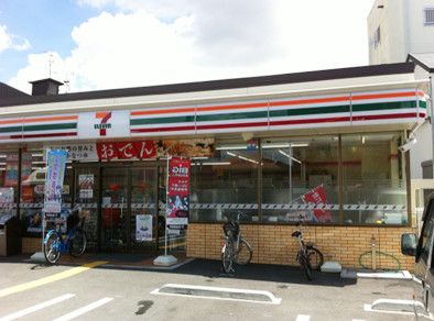 近くのセブンイレブン・大阪中宮１丁目店まで486m（徒歩7分）