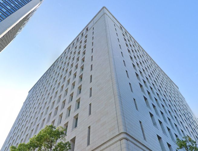 近くの大阪淀屋橋郵便局まで858m（徒歩11分）