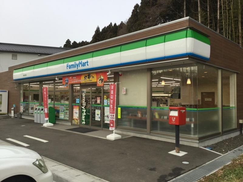 近くのファミリーマート　泉丸田沢店まで854m（徒歩11分）