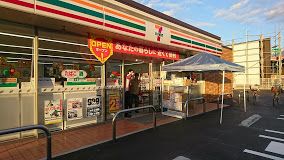 近くのコンビニまで231m（徒歩3分）