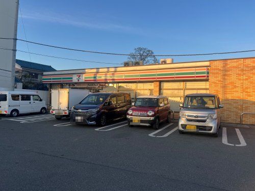 近くのセブンイレブン さいたま太田窪5丁目店まで880m（徒歩11分）