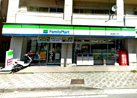 近くのファミリーマート横浜鶴見小野店まで347m（徒歩5分）
