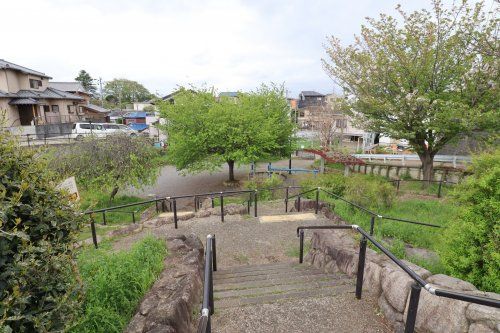近くの大巌寺町中比与公園まで670m（徒歩9分）