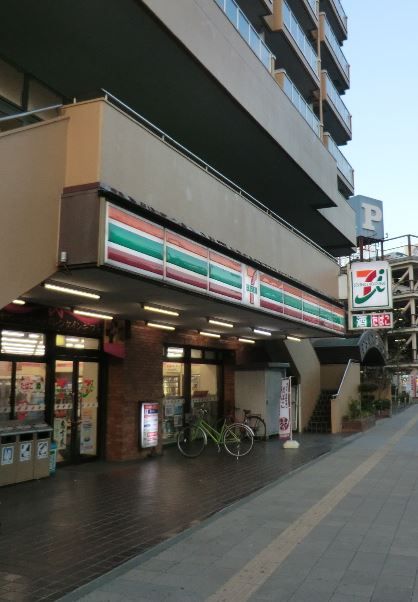 近くのコンビニまで419m（徒歩6分）