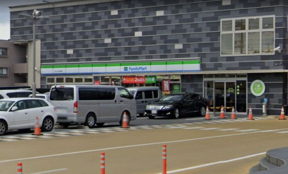 近くのファミリーマート マルハチ大安寺店まで604m（徒歩8分）