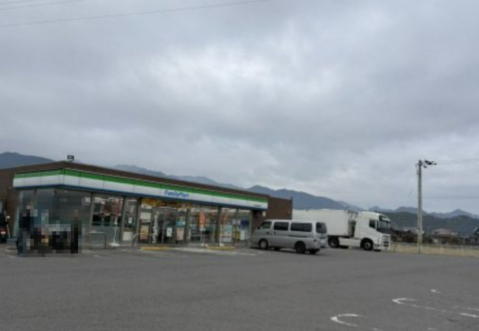 近くのファミリーマート 西条丹原徳能店まで2,427m（徒歩31分）