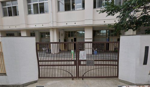 近くの大阪市立大淀小学校まで348m(徒歩5分)