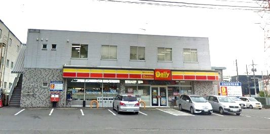 近くのデイリーヤマザキ横浜大熊町店まで300m(徒歩4分)