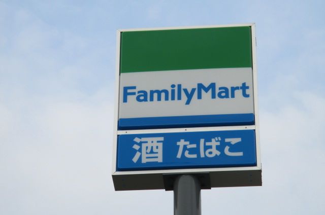 近くのコンビニまで490m（徒歩7分）