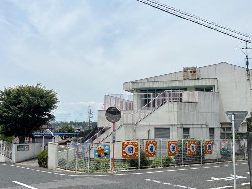 近くの朝倉保育園まで433m（徒歩6分）