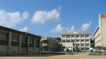 近くの神戸市立義務教育学校八多学園まで4,500m(徒歩57分)