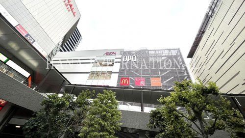 近くの八王子オーパまで425m（徒歩6分）