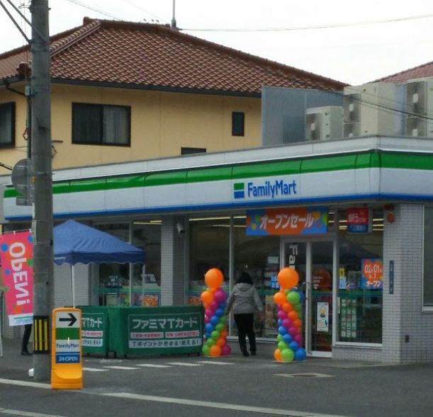 近くのコンビニまで2,407m（徒歩31分）