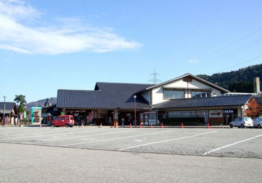 近くの道の駅井波まで827m（徒歩11分）