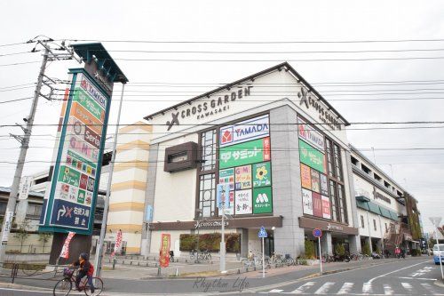 近くのクロスガーデン川崎まで528m（徒歩7分）