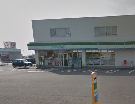 近くのファミリーマート 飯盛店まで560m(徒歩7分)