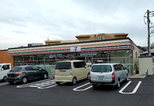 近くのセブンイレブン 横須賀内川新田店まで2,570m（徒歩33分）