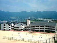 近くの神戸市立大原中学校まで1,188m（徒歩15分）