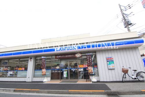 近くのローソン足立中央本町５丁目店まで238m（徒歩3分）