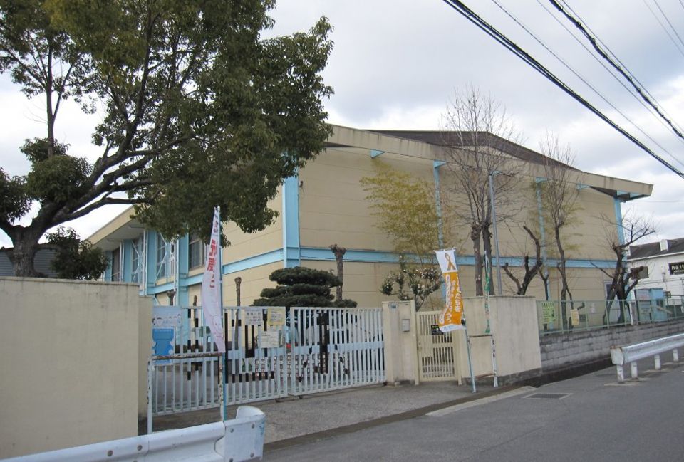近くの池田小学校まで748m(徒歩10分)