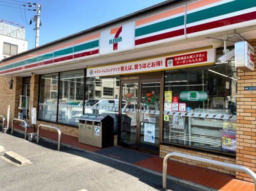 近くのセブンイレブン 寝屋川池田旭町店まで728m(徒歩10分)