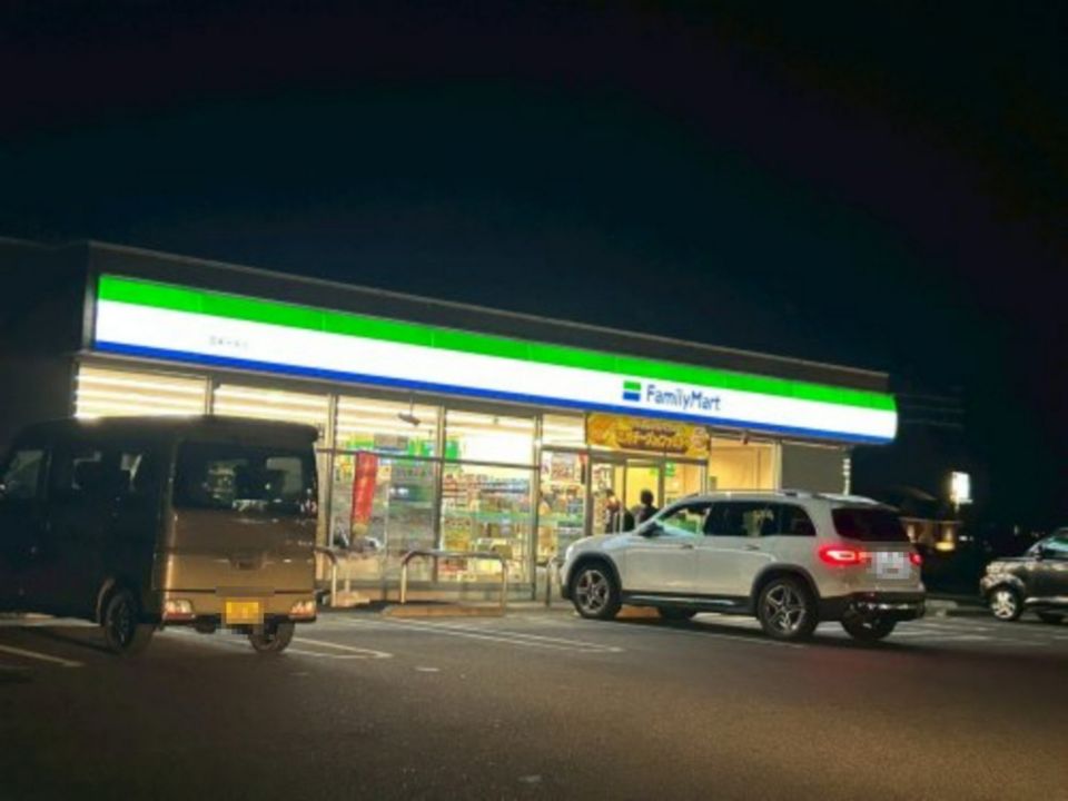 近くのファミリーマート 西条天神店まで580m(徒歩8分)