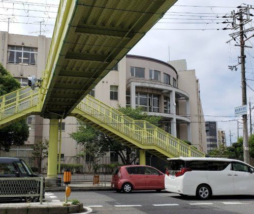 近くの大阪市立新北野中学校まで533m(徒歩7分)