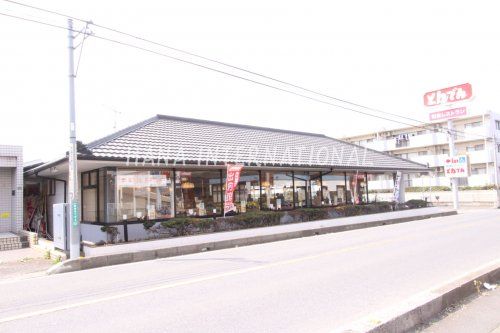 近くの飲食店まで1,967m（徒歩25分）