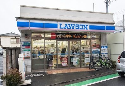 近くのローソン 玉川三丁目店まで1,030m（徒歩13分）
