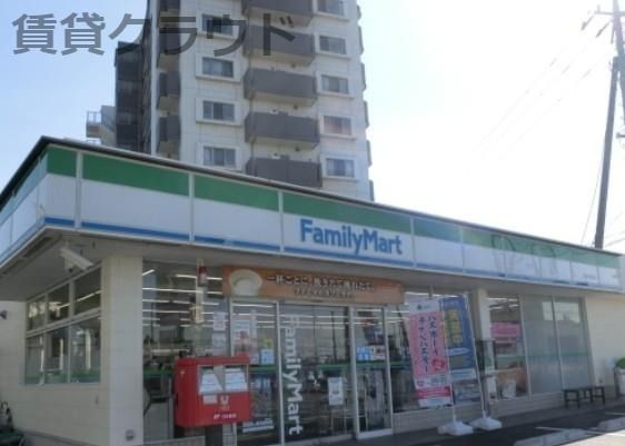 近くのコンビニまで727m（徒歩10分）