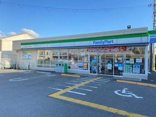 近くのファミリーマート 京田辺興戸店まで599m(徒歩8分)