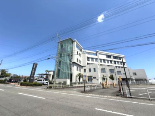 近くの田岡病院まで1,560m（徒歩20分）