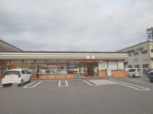 近くのセブンイレブン 横須賀内川1丁目店まで247m（徒歩4分）