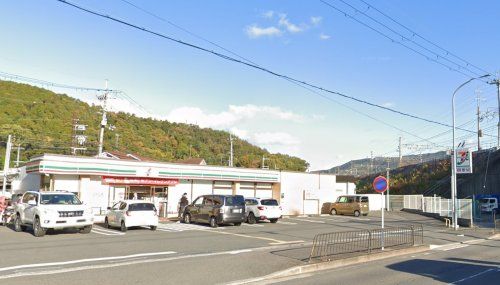 近くのセブンイレブン 京都三条御陵店まで187m（徒歩3分）