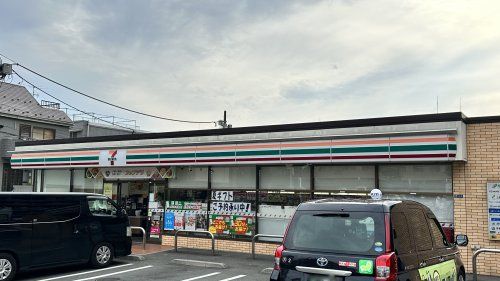 近くのセブン-イレブン三鷹むらさき橋通り店まで950m（徒歩12分）