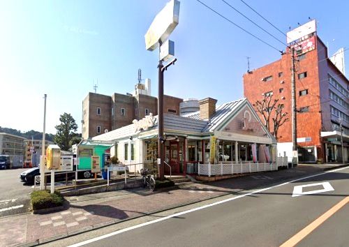 近くの飲食店まで1,305m（徒歩17分）