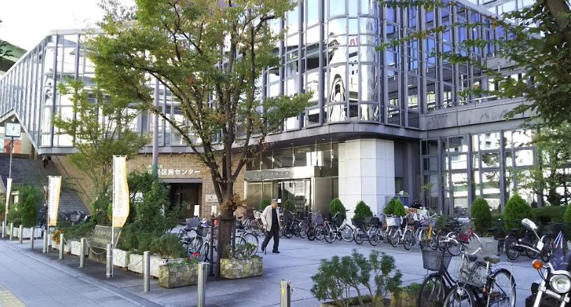 近くの大阪市中央区役所まで415m（徒歩6分）