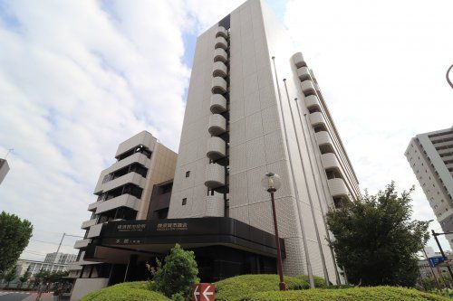 近くの横須賀市役所まで917m（徒歩12分）
