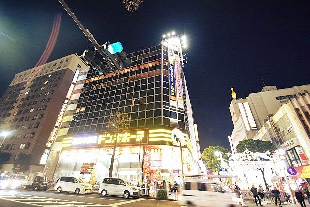 近くのドン・キホーテ伊勢佐木町店まで650m（徒歩9分）