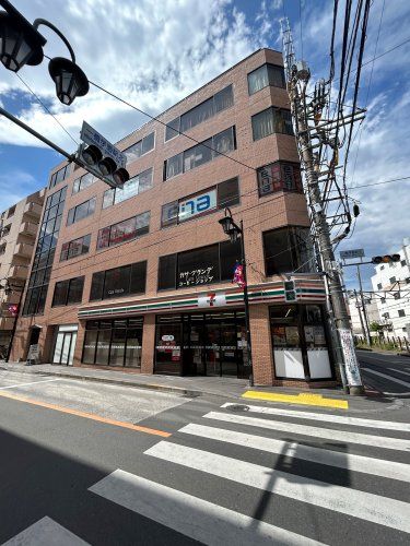 近くのセブンイレブン 小平一橋学園駅前店まで401m（徒歩6分）