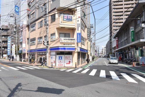 近くのコンビニまで1,361m（徒歩18分）