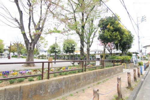 近くの公園まで1,177m（徒歩15分）